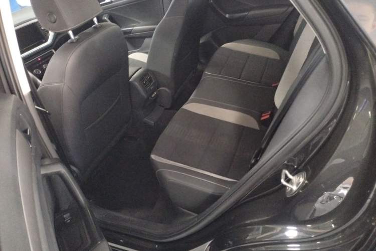 Used Volkswagen T-ROC 2021 Revised Version 280TSI DSG Two-Wheel Drive Elite Connect Edition Left Rear Seat