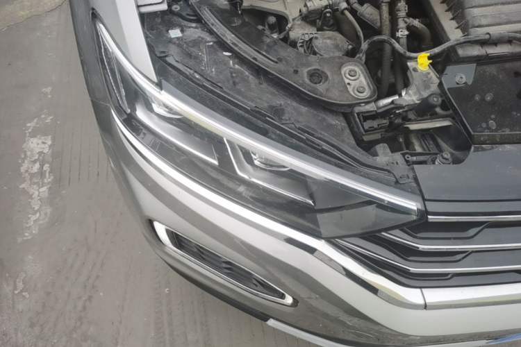 Used Volkswagen T-ROC 2021 280TSI DSG Two-Wheel Drive Comfort Connect Edition Right Front Headlight