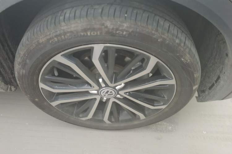 Used Volkswagen T-ROC 2021 280TSI DSG Two-Wheel Drive Comfort Connect Edition Right Front Wheel Hub