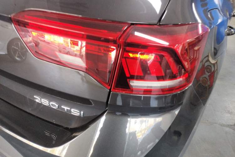 Used Volkswagen T-ROC 2021 Revised Version 280TSI DSG Two-Wheel Drive Elite Connect Edition Right Rear Taillight