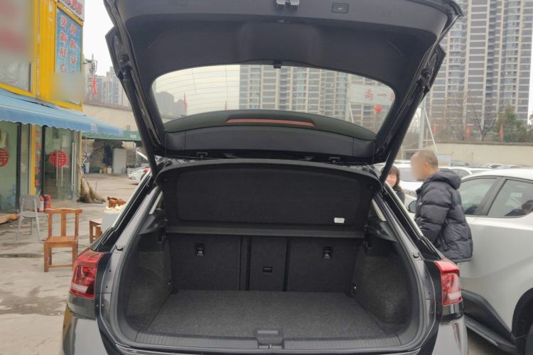 Used Volkswagen T-ROC 2021 280TSI DSG Two-Wheel Drive Comfort Connect Edition Trunk