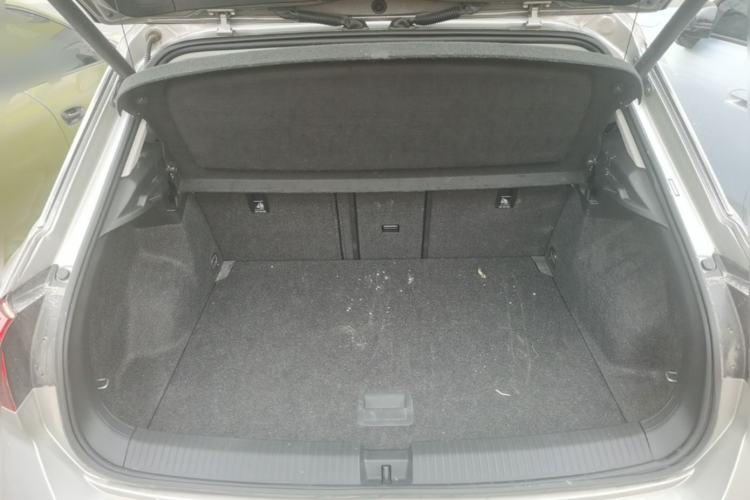 Used Volkswagen T-ROC 2021 280TSI DSG Two-Wheel Drive Comfort Connect Edition Trunk