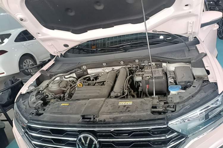 Used Volkswagen T-ROC 2021 280TSI DSG Two-Wheel Drive Comfort Connect Edition Engine Bay