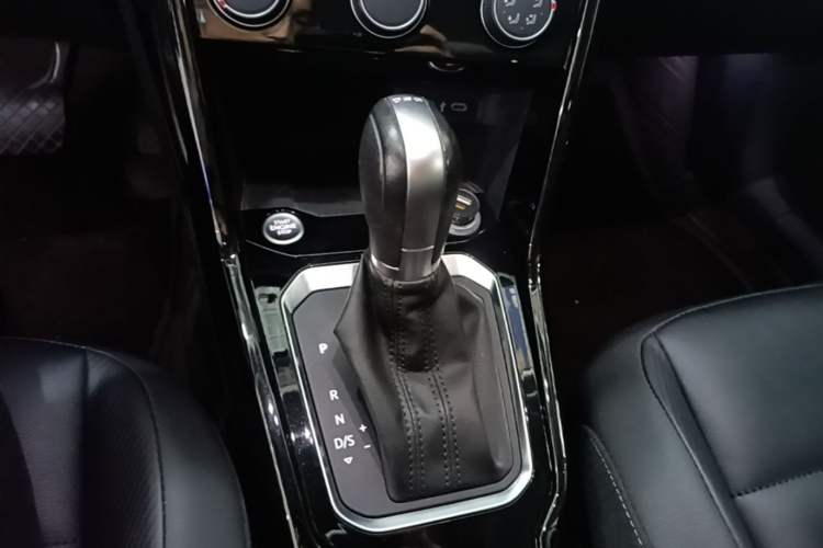 Used Volkswagen T-ROC 2021 280TSI DSG Two-Wheel Drive Comfort Connect Edition Gear Lever