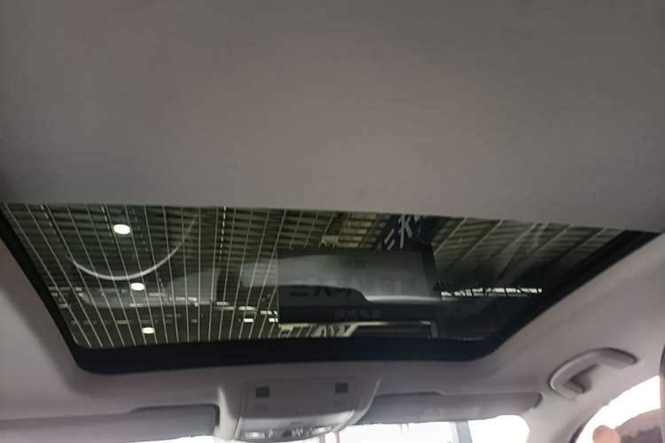 Used Volkswagen T-ROC 2021 280TSI DSG Two-Wheel Drive Comfort Connect Edition Headliner