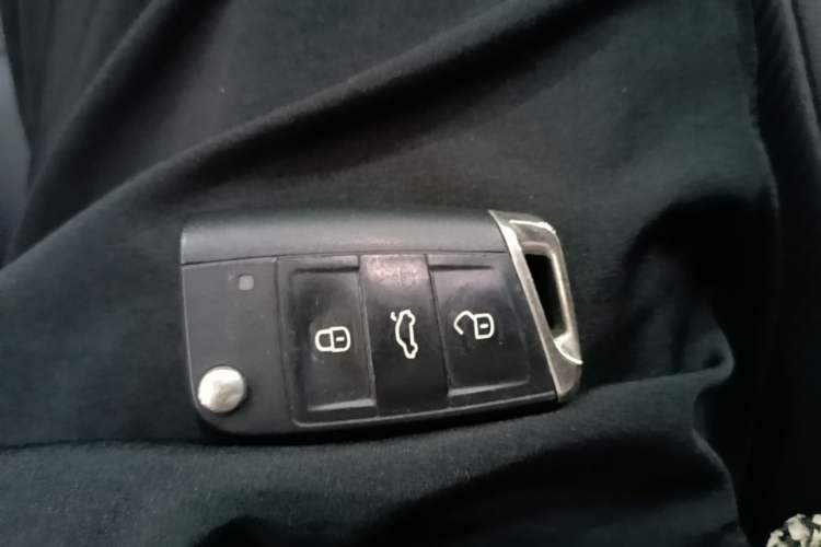 Used Volkswagen T-ROC 2021 280TSI DSG Two-Wheel Drive Comfort Connect Edition Interior 1
