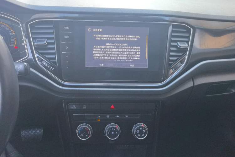 Used Volkswagen T-ROC 2021 280TSI DSG Two-Wheel Drive Comfort Connect Edition Audio And AC Panel