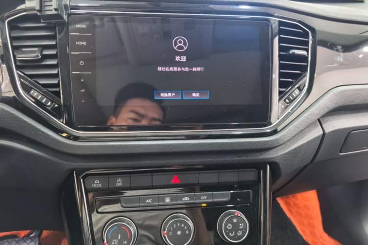 Used Volkswagen T-ROC 2021 280TSI DSG Two-Wheel Drive Comfort Connect Edition Audio And AC Panel