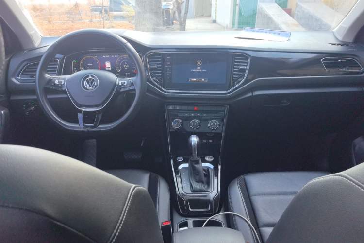 Used Volkswagen T-ROC 2021 280TSI DSG Two-Wheel Drive Comfort Connect Edition Center Console