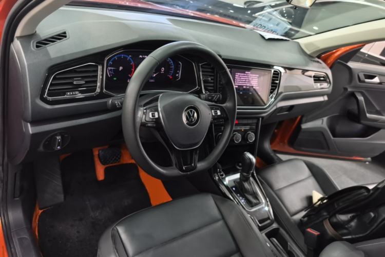 Used Volkswagen T-ROC 2021 280TSI DSG Two-Wheel Drive Comfort Connect Edition Center Console