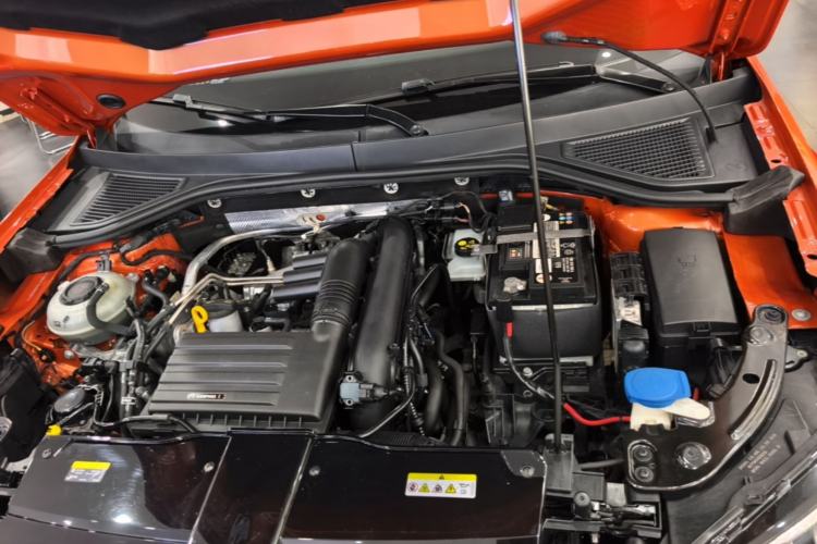 Used Volkswagen T-ROC 2021 280TSI DSG Two-Wheel Drive Comfort Connect Edition Engine Bay