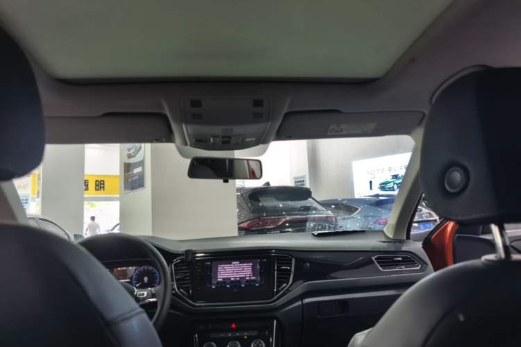 Used Volkswagen T-ROC 2021 280TSI DSG Two-Wheel Drive Comfort Connect Edition Headliner