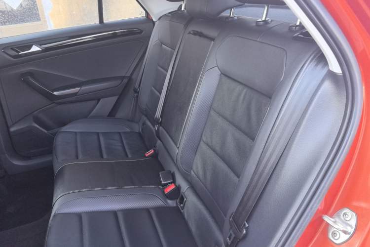Used Volkswagen T-ROC 2021 280TSI DSG Two-Wheel Drive Comfort Connect Edition Left Rear Seat