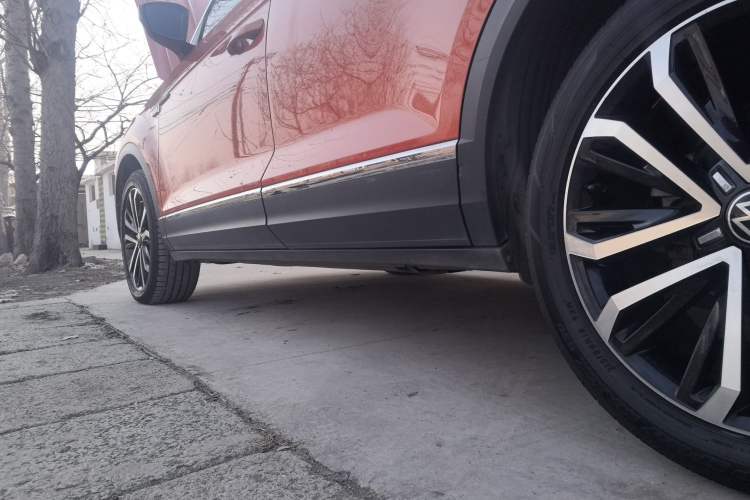 Used Volkswagen T-ROC 2021 280TSI DSG Two-Wheel Drive Comfort Connect Edition Left Side Sill