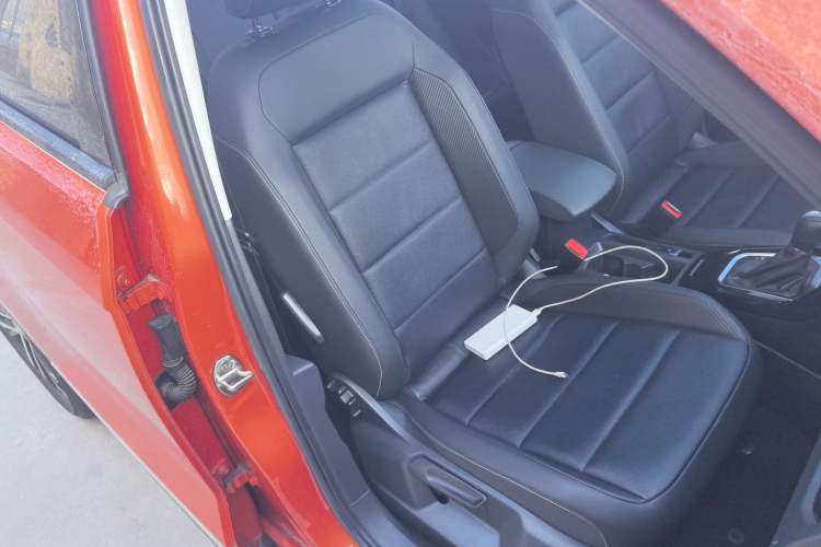 Used Volkswagen T-ROC 2021 280TSI DSG Two-Wheel Drive Comfort Connect Edition Right Front Seat