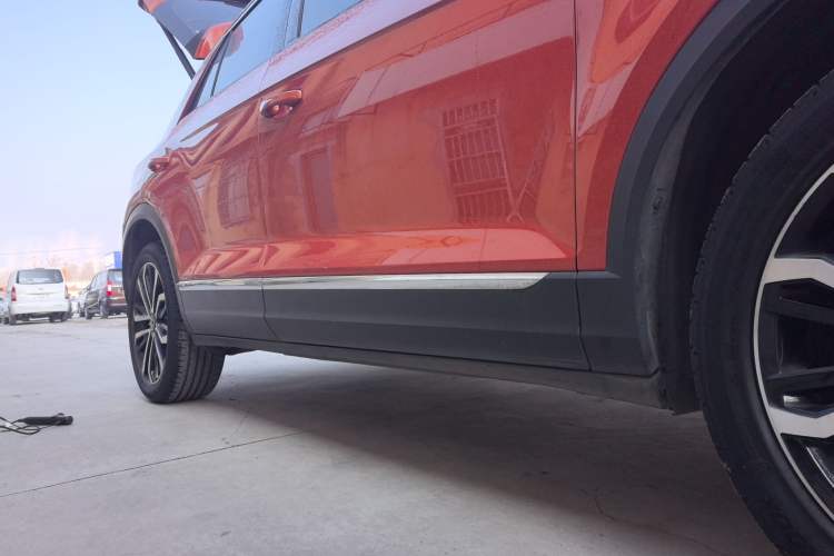 Used Volkswagen T-ROC 2021 280TSI DSG Two-Wheel Drive Comfort Connect Edition Right Side Sill