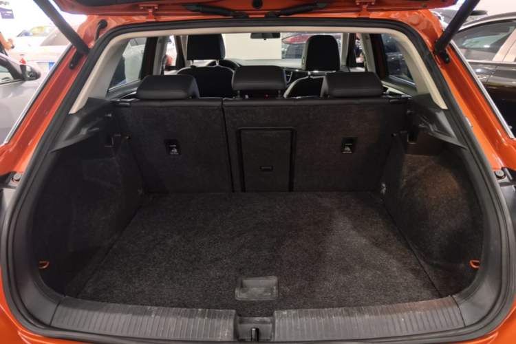 Used Volkswagen T-ROC 2021 280TSI DSG Two-Wheel Drive Comfort Connect Edition Trunk