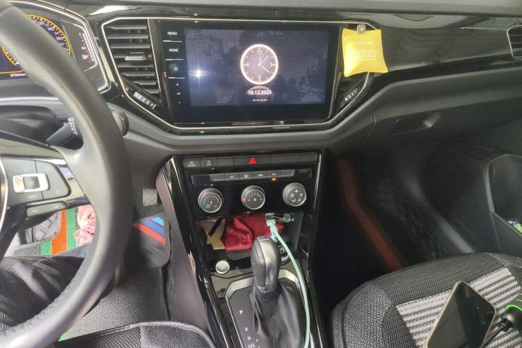 Used Volkswagen T-ROC 2021 280TSI DSG Two-Wheel Drive Comfort Connect Edition Audio And AC Panel