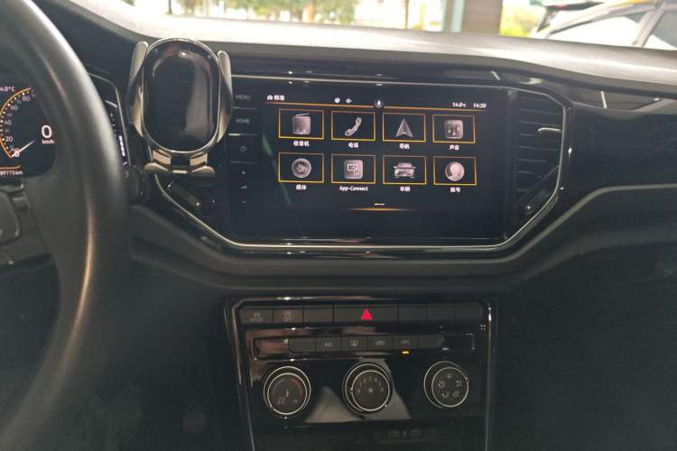 Used Volkswagen T-ROC 2021 280TSI DSG Two-Wheel Drive Comfort Connect Edition Audio And AC Panel