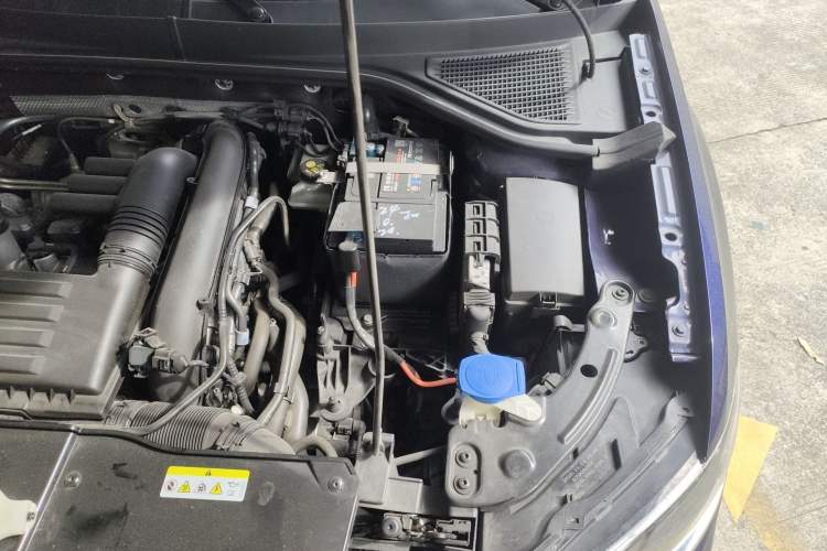 Used Volkswagen T-ROC 2021 280TSI DSG Two-Wheel Drive Comfort Connect Edition Engine Bay Left