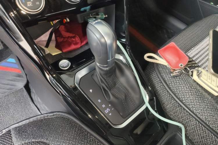 Used Volkswagen T-ROC 2021 280TSI DSG Two-Wheel Drive Comfort Connect Edition Gear Lever