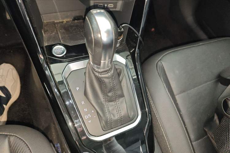 Used Volkswagen T-ROC 2021 280TSI DSG Two-Wheel Drive Comfort Connect Edition Gear Lever