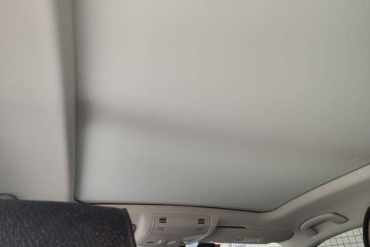 Used Volkswagen T-ROC 2021 280TSI DSG Two-Wheel Drive Comfort Connect Edition Headliner