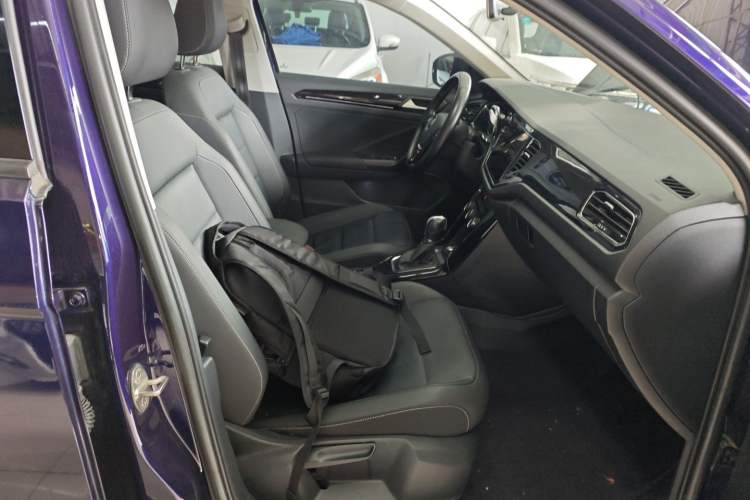 Used Volkswagen T-ROC 2021 280TSI DSG Two-Wheel Drive Comfort Connect Edition Right Front Seat