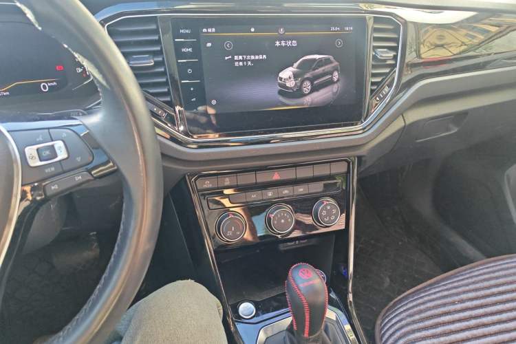 Used Volkswagen T-ROC 2021 280TSI DSG Two-Wheel Drive Comfort Connect Edition Audio And AC Panel