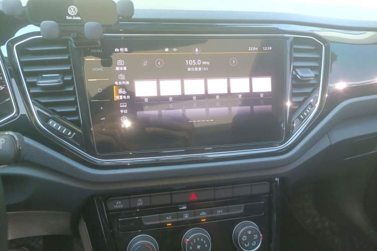 Used Volkswagen T-ROC 2021 280TSI DSG Two-Wheel Drive Comfort Connect Edition Audio And AC Panel