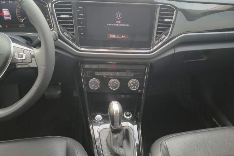 Used Volkswagen T-ROC 2021 Revised Version 280TSI DSG Two-Wheel Drive Comfort & Smart Connectivity Edition Audio And AC Panel