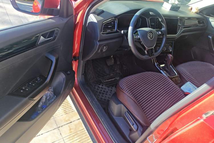 Used Volkswagen T-ROC 2021 280TSI DSG Two-Wheel Drive Comfort Connect Edition Driver Seat