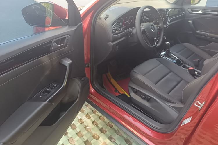 Used Volkswagen T-ROC 2021 280TSI DSG Two-Wheel Drive Comfort Connect Edition Driver Seat