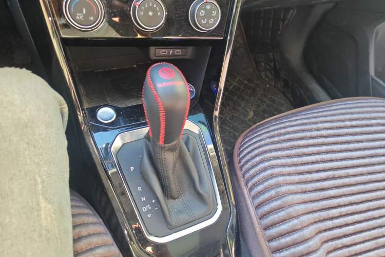 Used Volkswagen T-ROC 2021 280TSI DSG Two-Wheel Drive Comfort Connect Edition Gear Lever