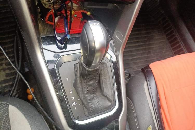 Used Volkswagen T-ROC 2021 280TSI DSG Two-Wheel Drive Elite Connect Edition Gear Lever