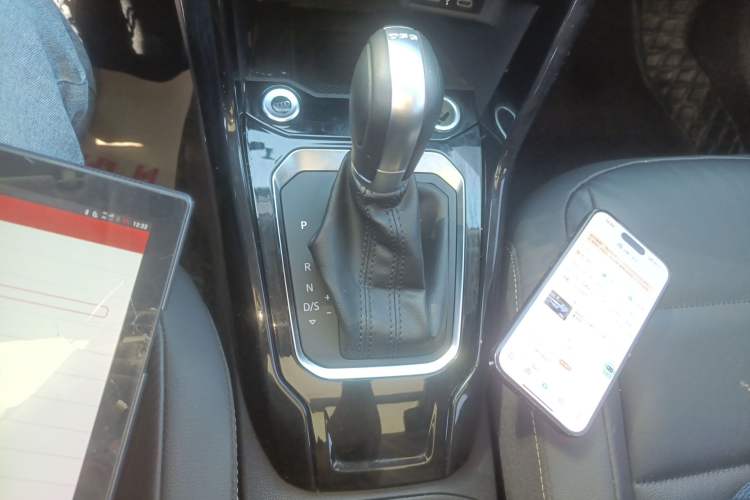 Used Volkswagen T-ROC 2021 280TSI DSG Two-Wheel Drive Comfort Connect Edition Gear Lever