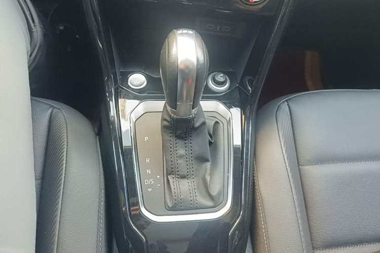 Used Volkswagen T-ROC 2021 280TSI DSG Two-Wheel Drive Comfort Connect Edition Gear Lever