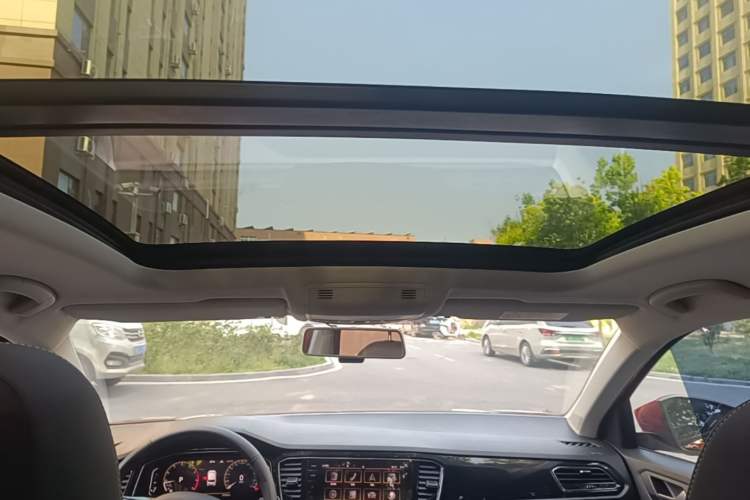 Used Volkswagen T-ROC 2021 280TSI DSG Two-Wheel Drive Comfort Connect Edition Headliner