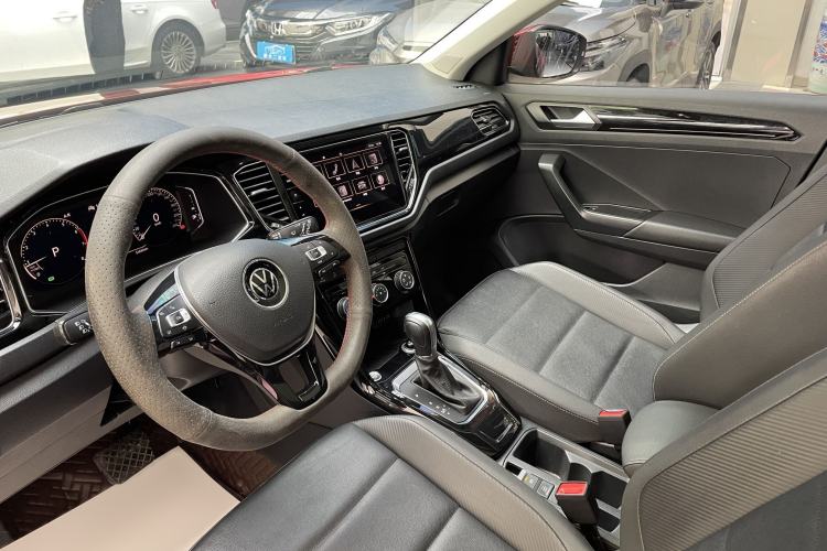 Used Volkswagen T-ROC 2021 280TSI DSG Two-Wheel Drive Comfort Connect Edition Interior 1