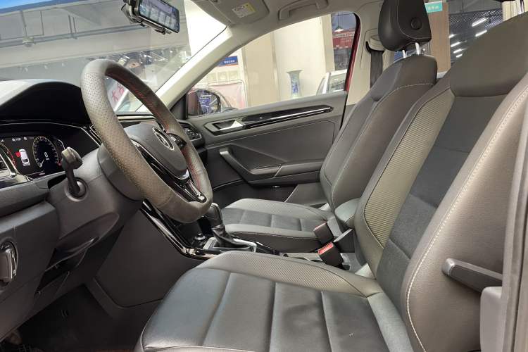 Used Volkswagen T-ROC 2021 280TSI DSG Two-Wheel Drive Comfort Connect Edition Left Front Seat