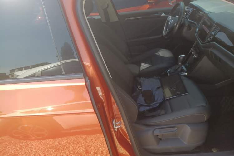 Used Volkswagen T-ROC 2021 280TSI DSG Two-Wheel Drive Comfort Connect Edition Right Front Seat