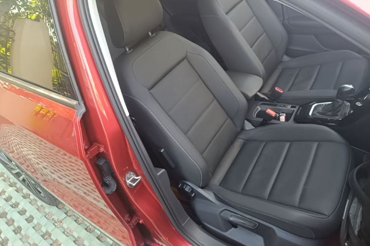 Used Volkswagen T-ROC 2021 280TSI DSG Two-Wheel Drive Comfort Connect Edition Right Front Seat