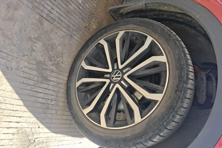 Used Volkswagen T-ROC 2021 280TSI DSG Two-Wheel Drive Comfort Connect Edition Right Front Wheel Hub