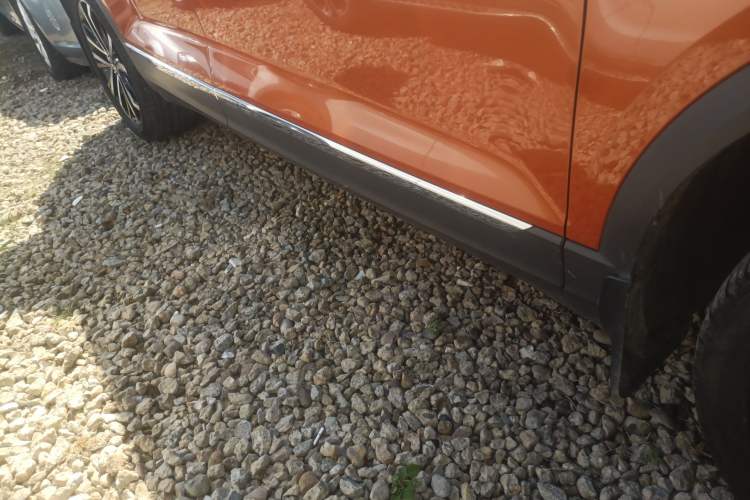 Used Volkswagen T-ROC 2021 280TSI DSG Two-Wheel Drive Comfort Connect Edition Right Side Sill