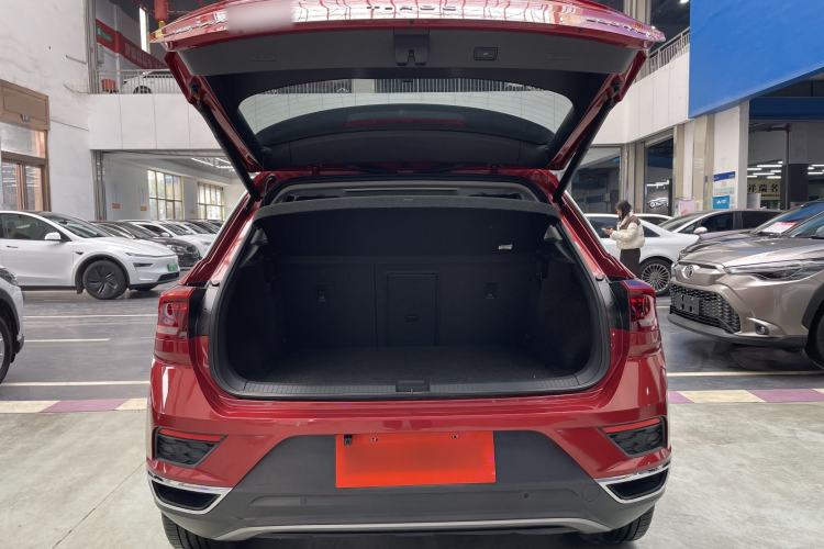 Used Volkswagen T-ROC 2021 280TSI DSG Two-Wheel Drive Comfort Connect Edition Trunk
