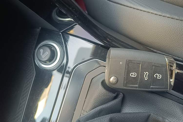 Used Volkswagen T-ROC 2021 280TSI DSG Two-Wheel Drive Comfort Connect Edition Vehicle Key