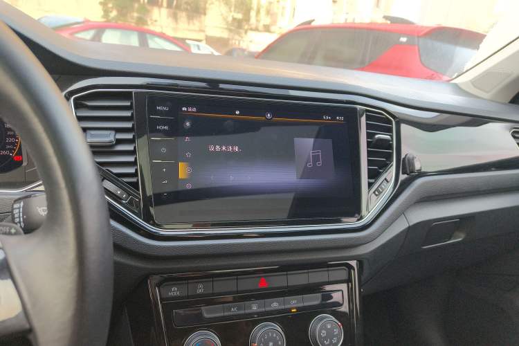 Used Volkswagen T-ROC 2021 280TSI DSG Two-Wheel Drive Comfort Connect Edition Audio And AC Panel