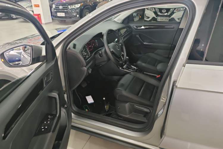Used Volkswagen T-ROC 2021 280TSI DSG Two-Wheel Drive Comfort Connect Edition Driver Seat