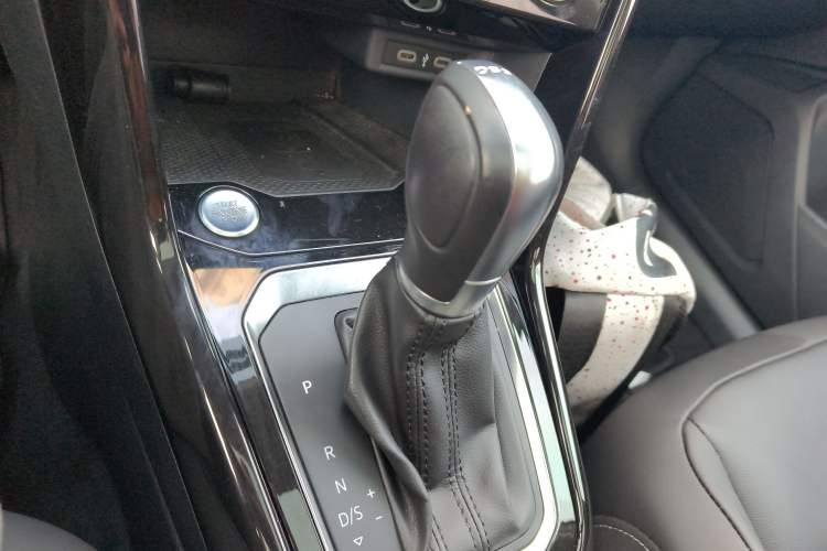 Used Volkswagen T-ROC 2021 280TSI DSG Two-Wheel Drive Comfort Connect Edition Gear Lever