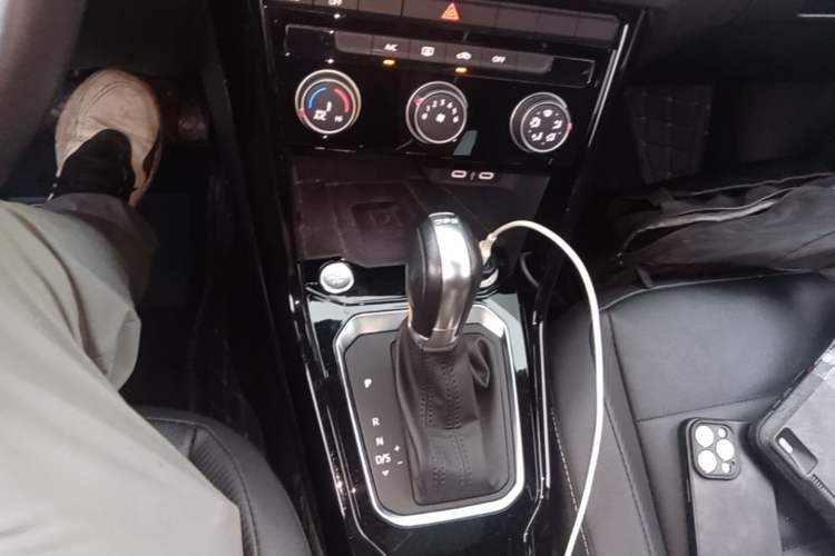 Used Volkswagen T-ROC 2021 280TSI DSG Two-Wheel Drive Comfort Connect Edition Gear Lever